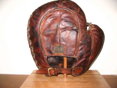 Early 1900's Spalding Crescent Mitt Back